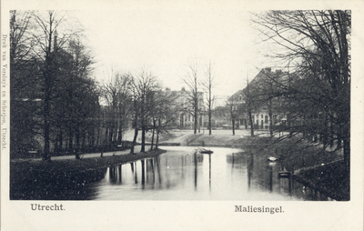 2326 Gezicht over de Stadsbuitengracht te Utrecht vanaf de Abstederbrug naar het noordoosten met links het bastion ...